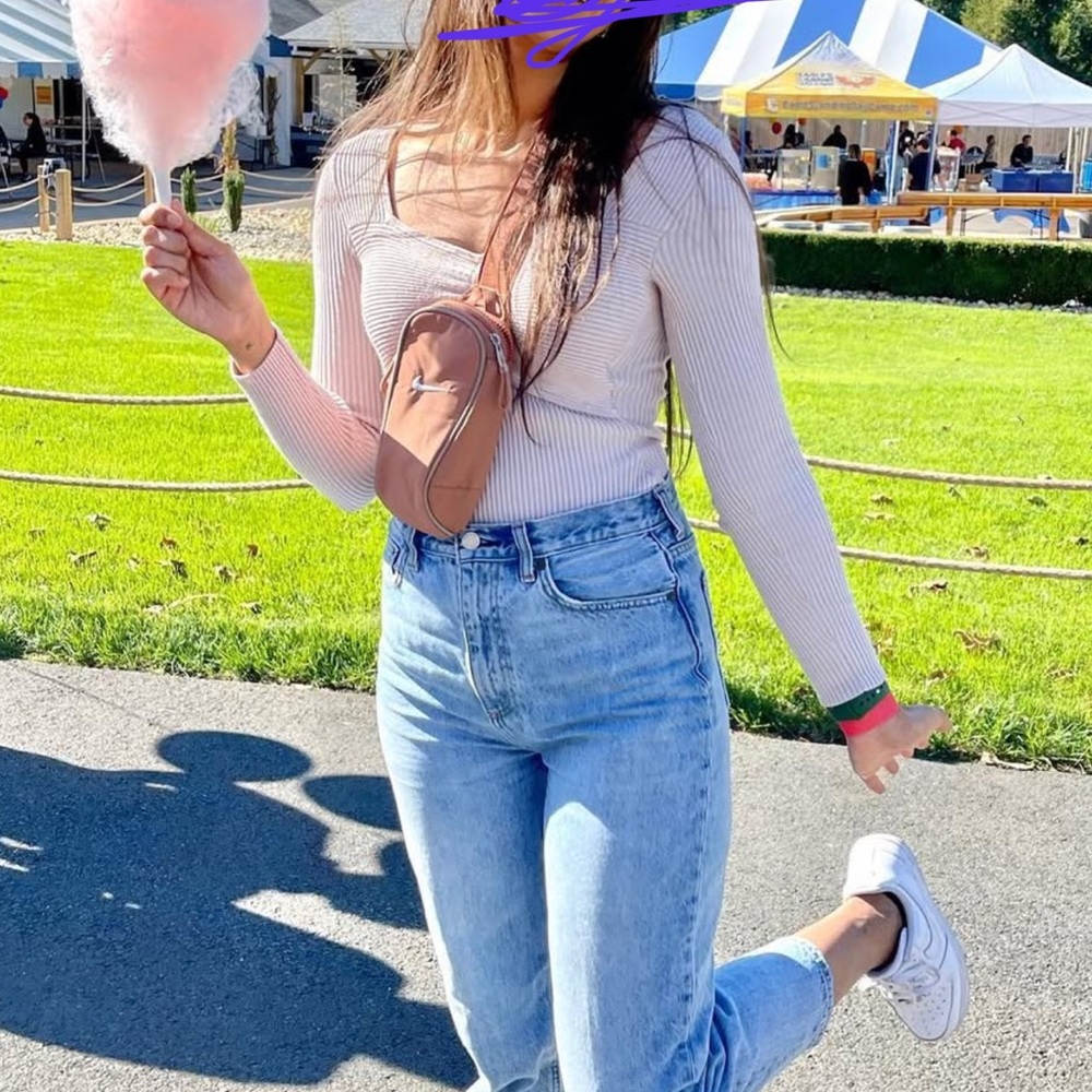 Denim forum (Aritzia) high rise carrot jeans